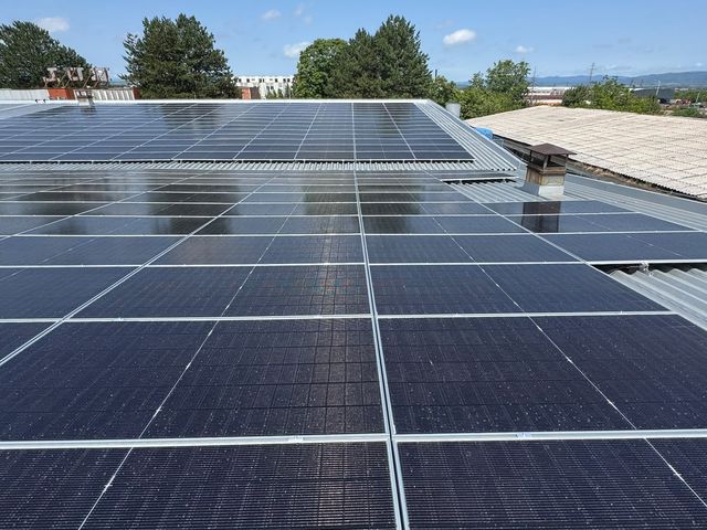 Solarna elektrana na krovu poslovnog objekta