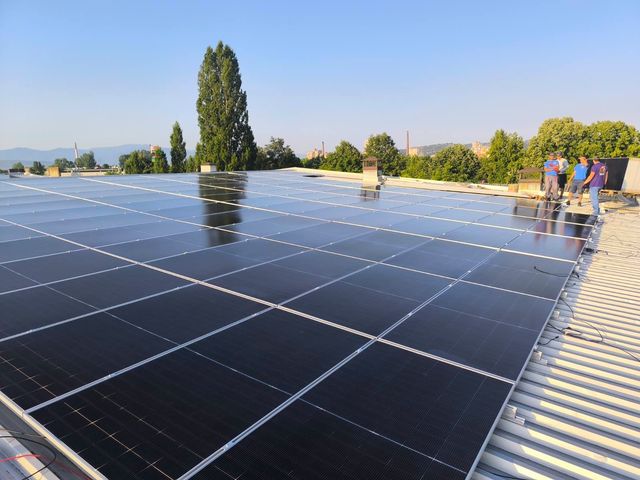 Solarna elektrana na krovu poslovnog objekta